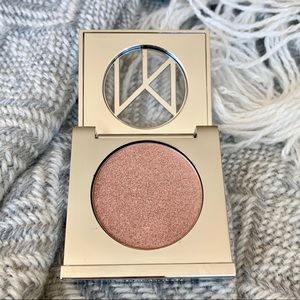 IL MAKIAGE Eye Shadow (Brand New)